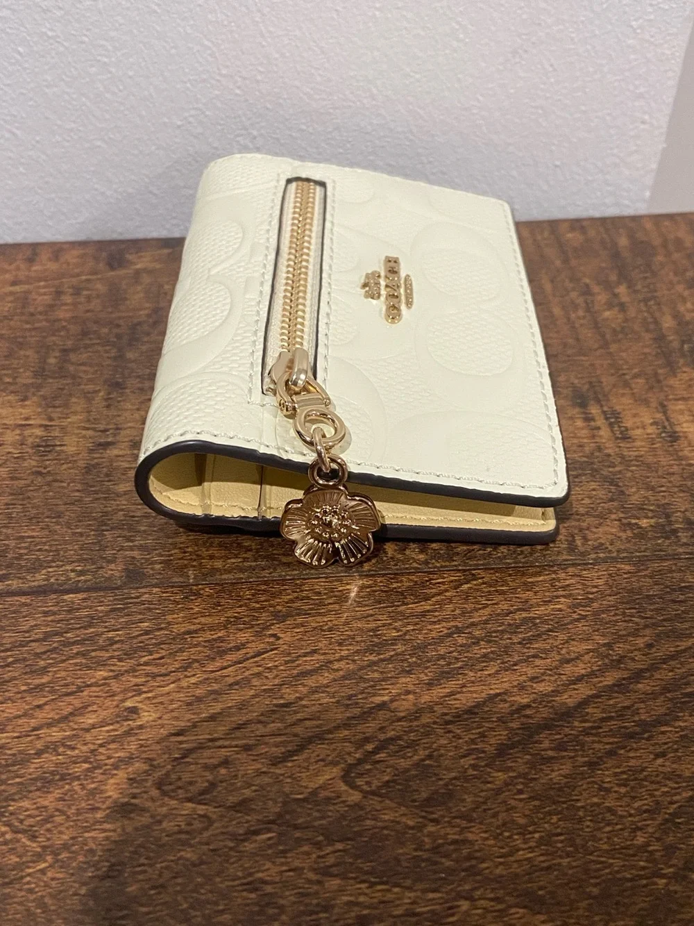 Coach Card Case With Charm In Signature Leather— Light Lemon